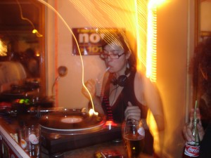 Dj Mys35 en actionLe 9 Billards (Paris) 30 septembre 2006 Wegogirlz Party